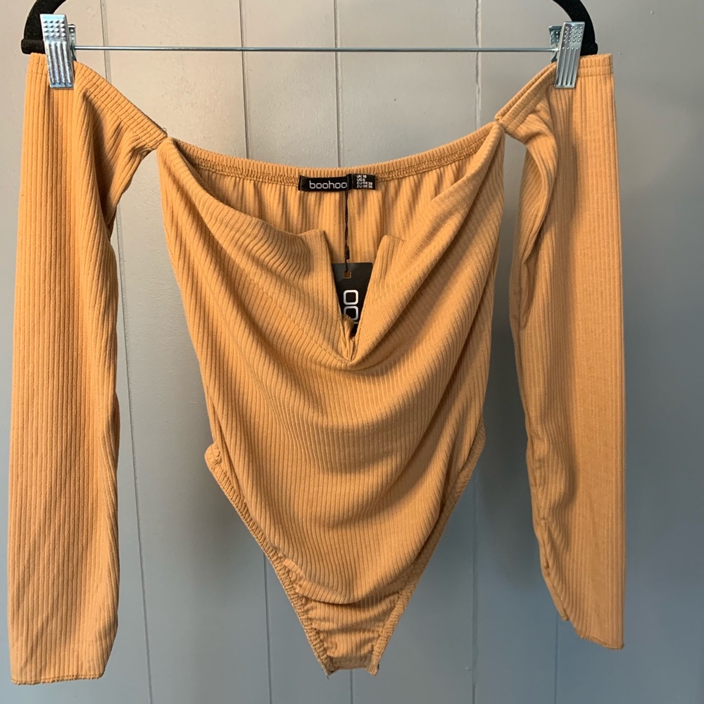 💕 Brand New Off the Shoulder Tan Bodysuit 💕